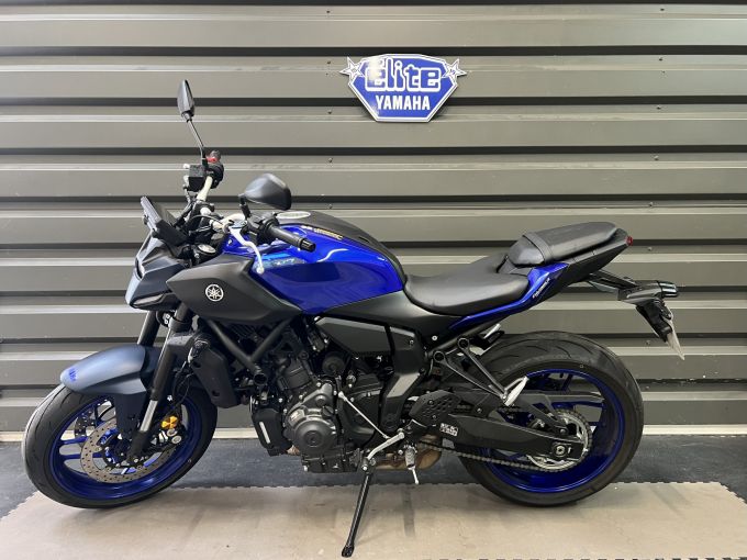 YAMAHA MT-07 4