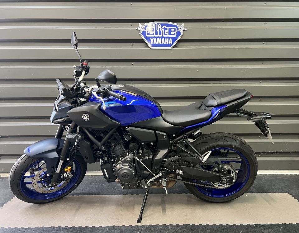YAMAHA MT-07 4