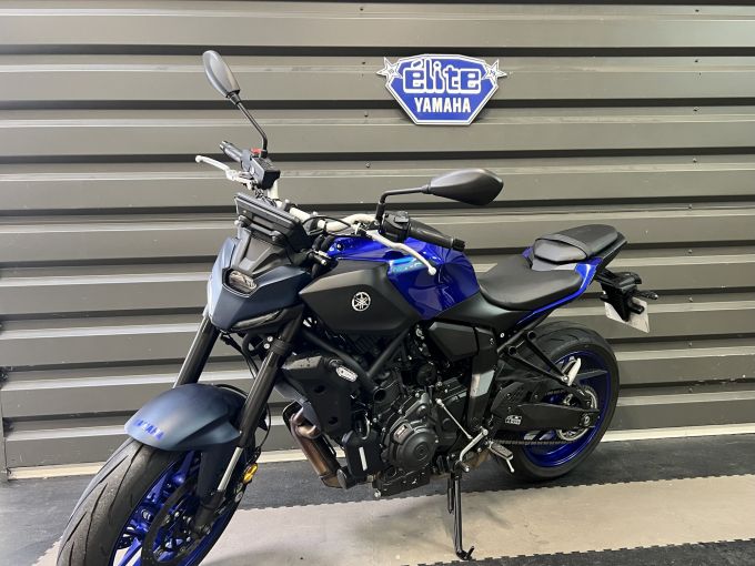 YAMAHA MT-07 4
