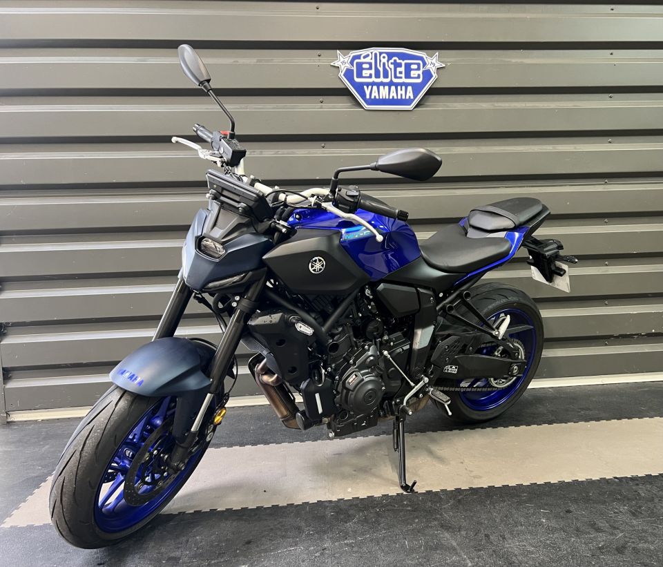 YAMAHA MT-07 4