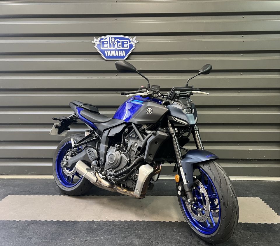 YAMAHA MT-07 4