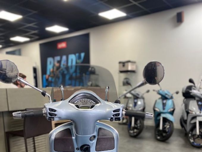 VESPA GTS 125IE SUPER 4