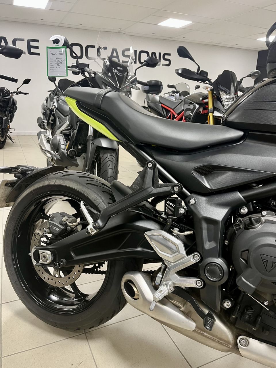 TRIUMPH TRIDENT 660 4