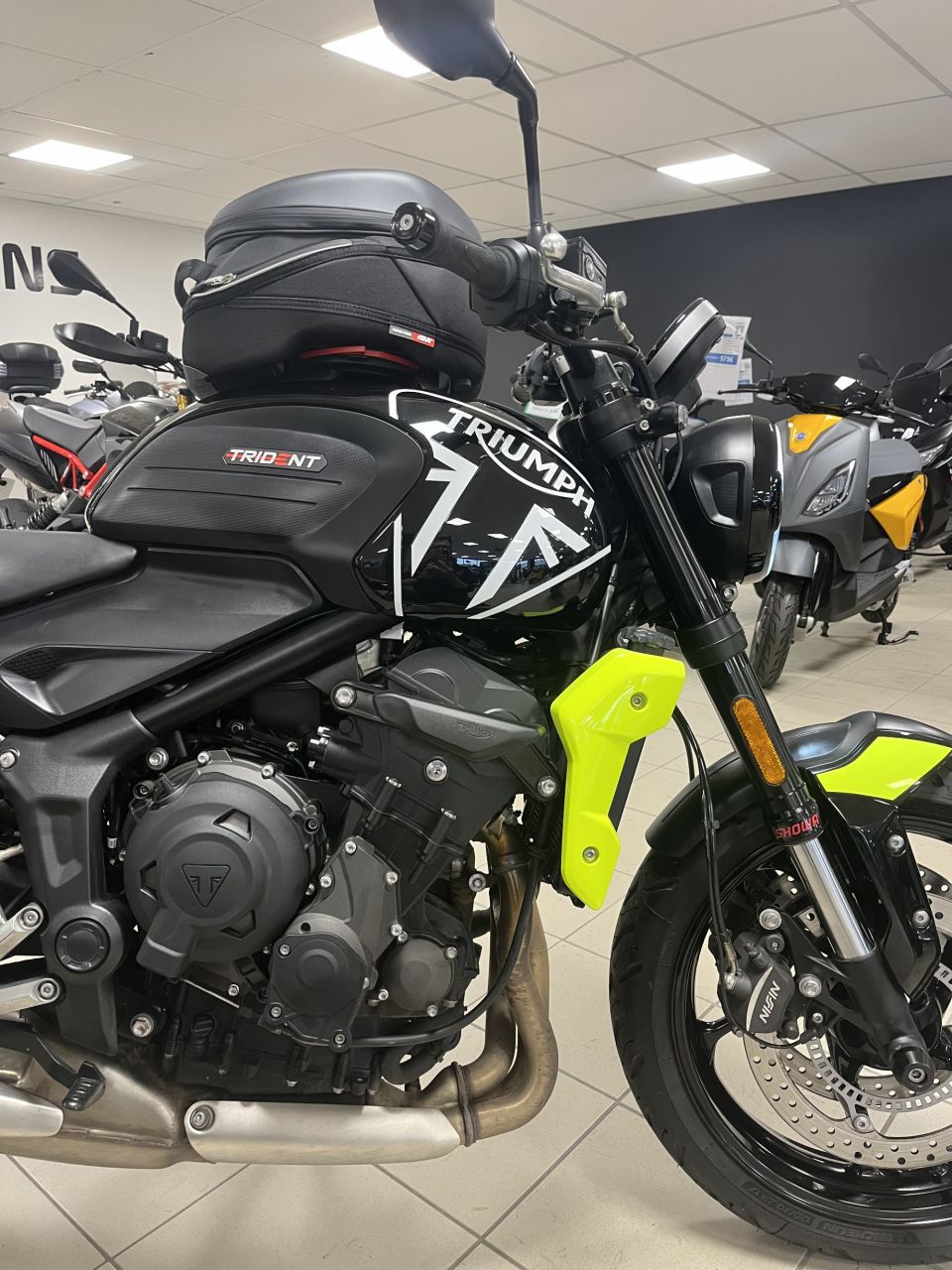 TRIUMPH TRIDENT 660 4