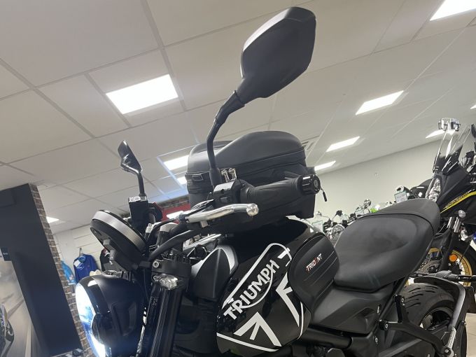 TRIUMPH TRIDENT 660 4