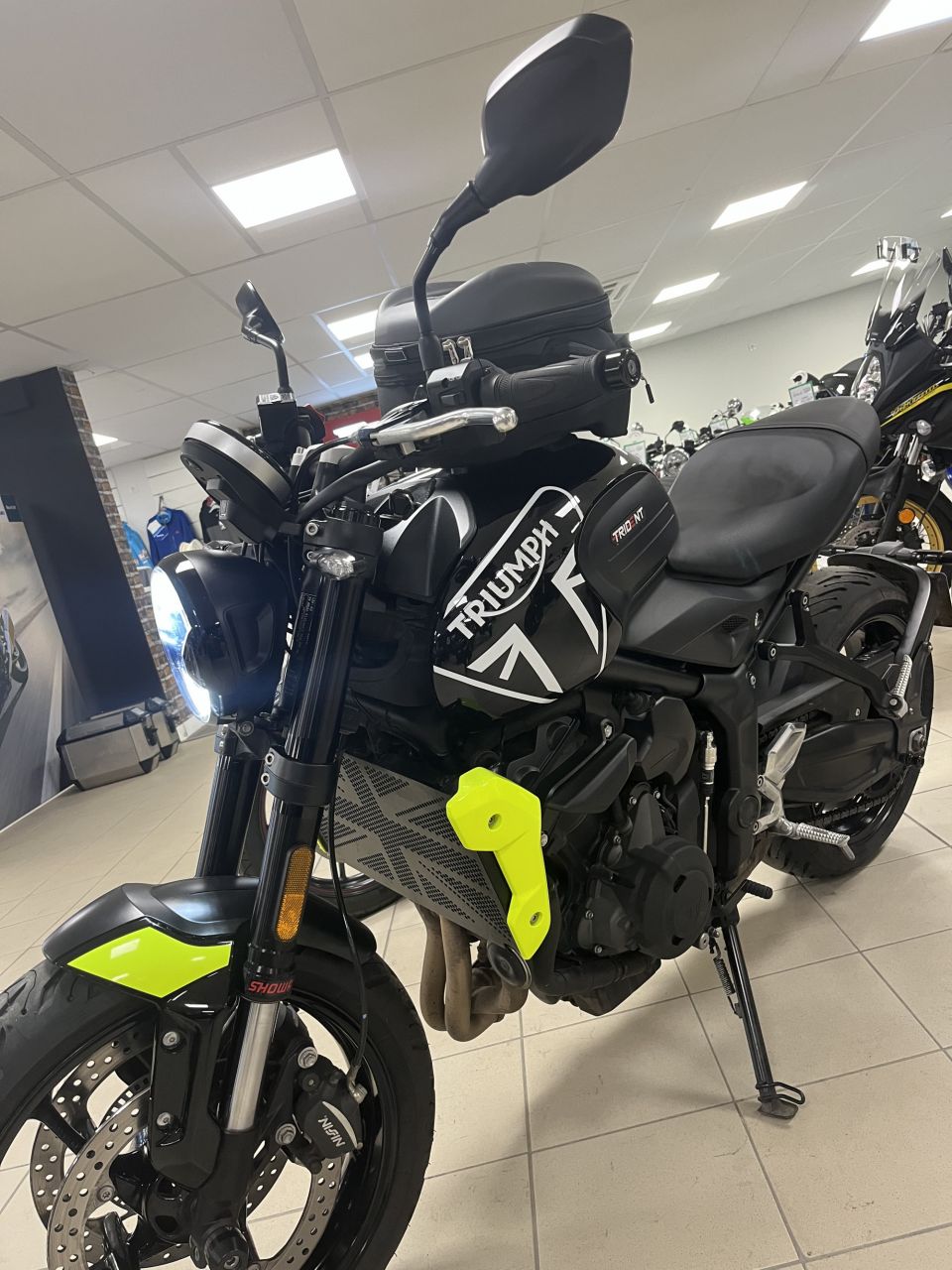 TRIUMPH TRIDENT 660 4