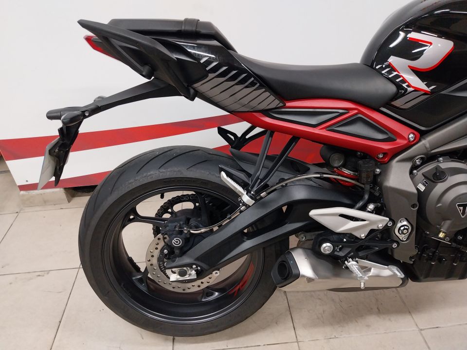 TRIUMPH STREET TRIPLE 765 RS 4