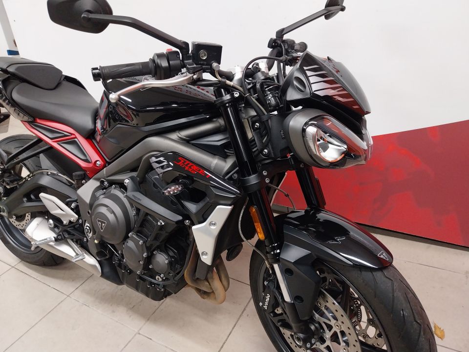 TRIUMPH STREET TRIPLE 765 RS 4