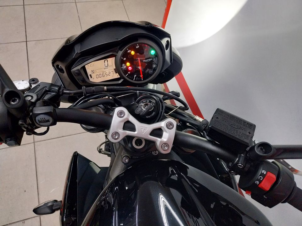 TRIUMPH STREET TRIPLE 765 RS 4
