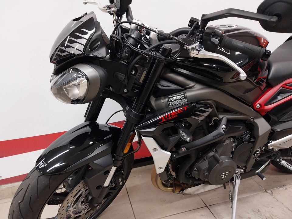 TRIUMPH STREET TRIPLE 765 RS 4