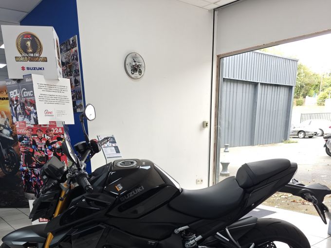 SUZUKI GSX-S 1000 4