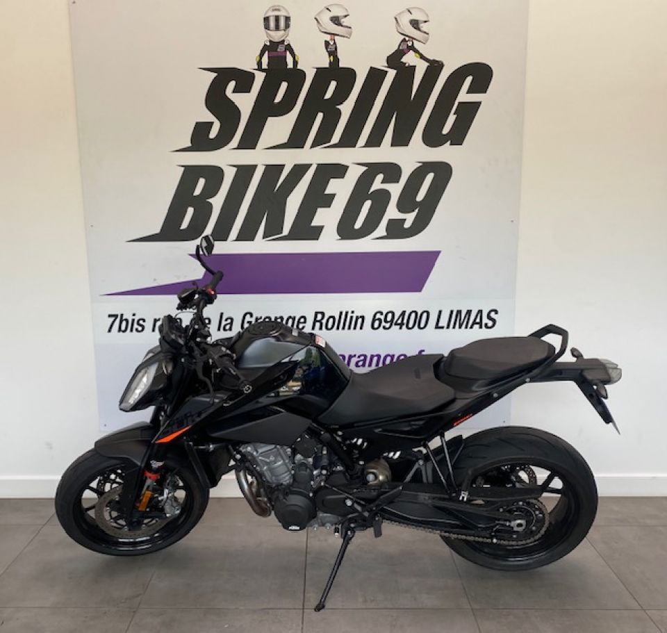 KTM 890 DUKE 4