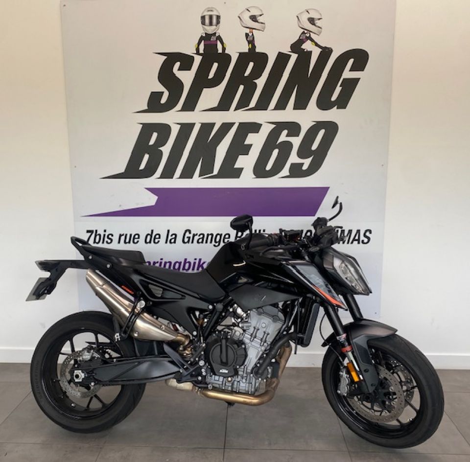 KTM 890 DUKE 4