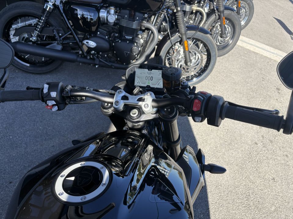 TRIUMPH STREET TRIPLE 765 RS 4