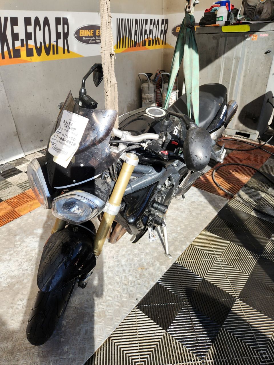 TRIUMPH STREET TRIPLE 675 4