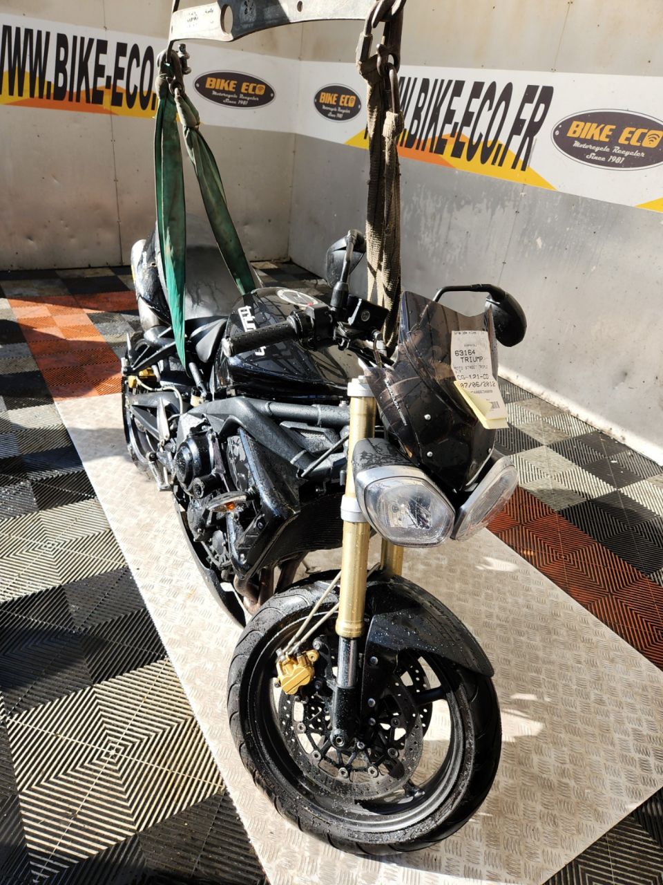 TRIUMPH STREET TRIPLE 675 4