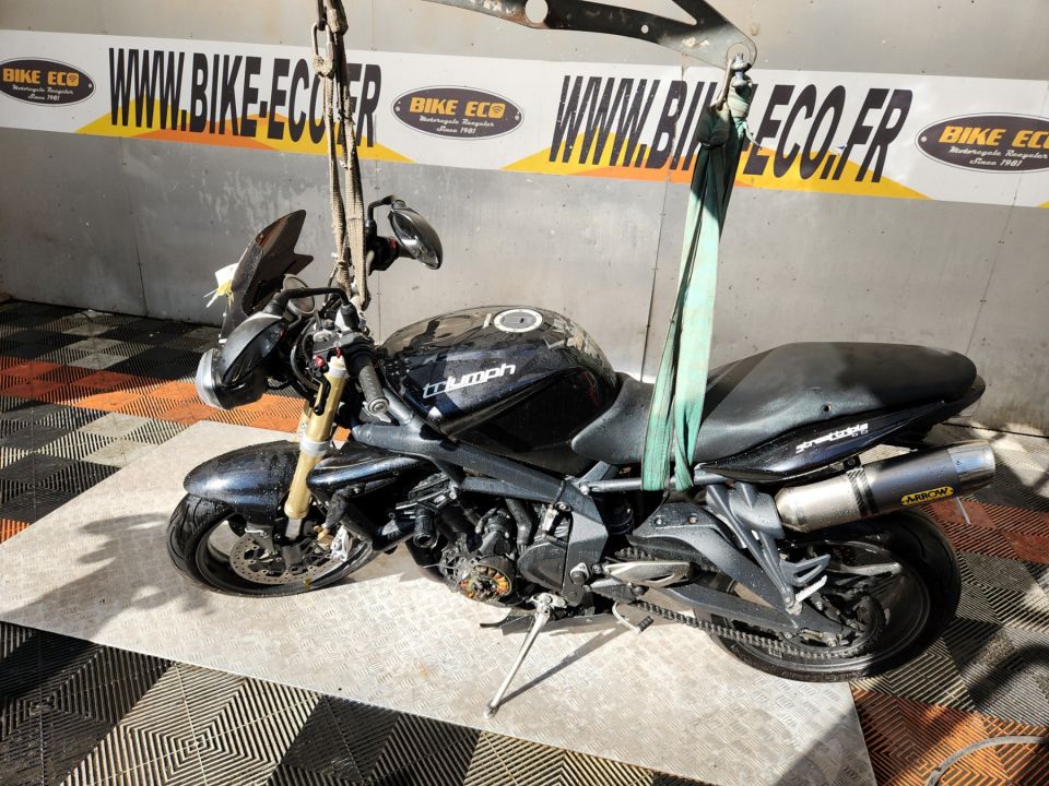TRIUMPH STREET TRIPLE 675 4