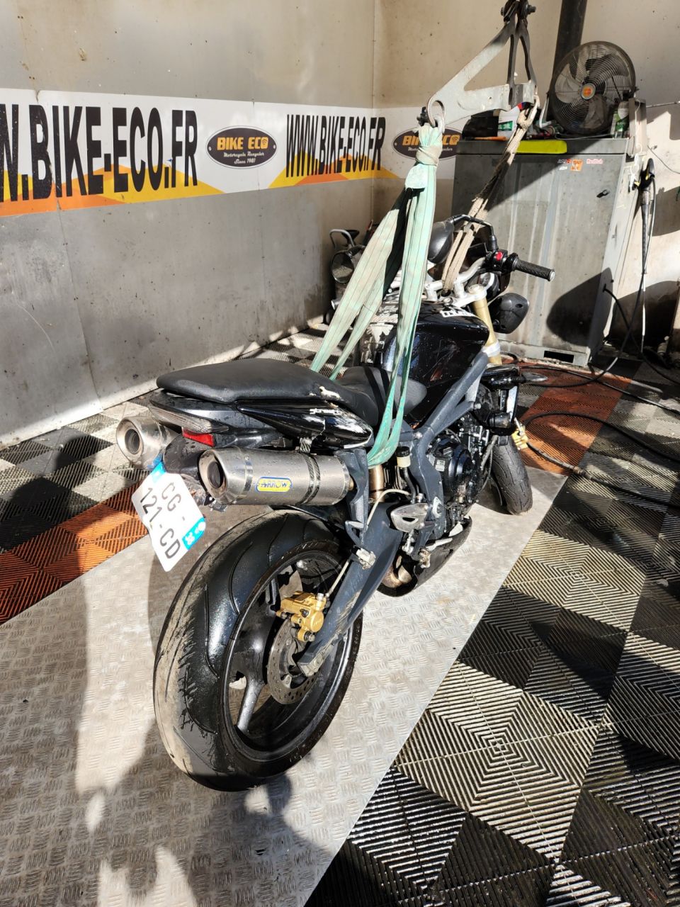 TRIUMPH STREET TRIPLE 675 4