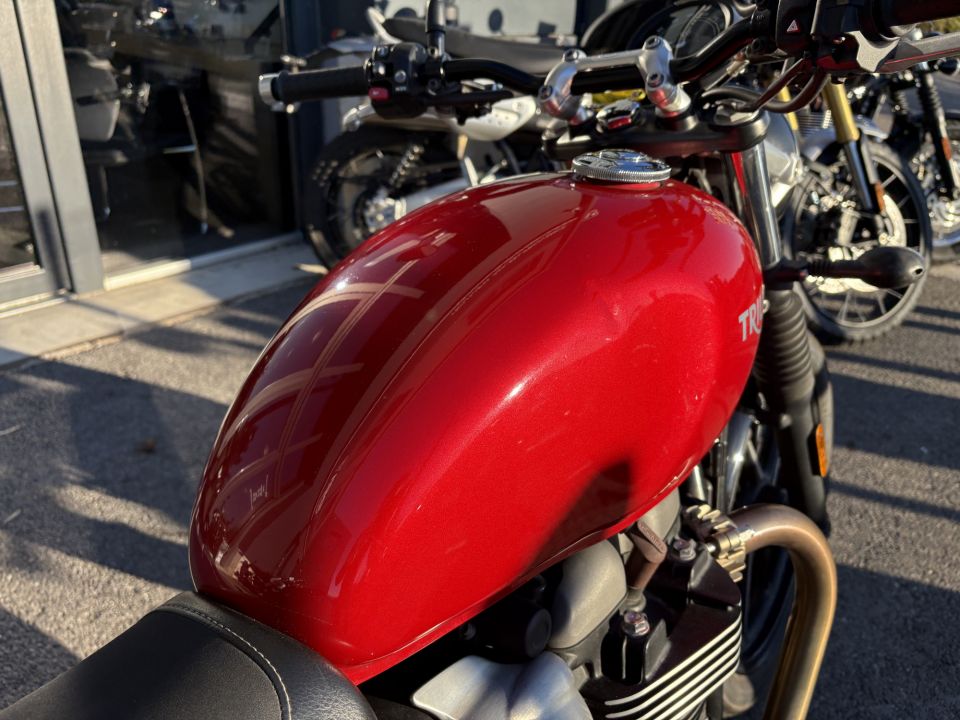 TRIUMPH STREET TWIN  900 4