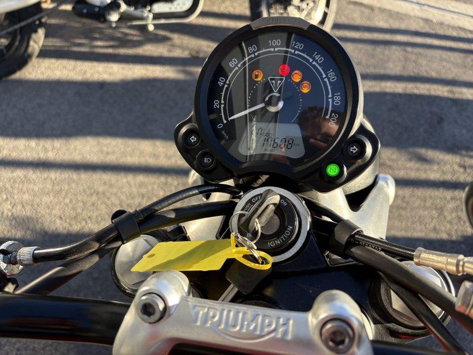 TRIUMPH STREET TWIN  900 4