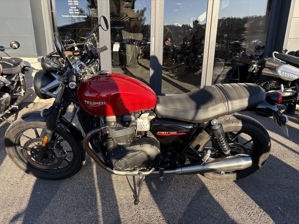 TRIUMPH STREET TWIN  900 4