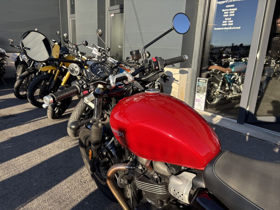 TRIUMPH STREET TWIN  900 4