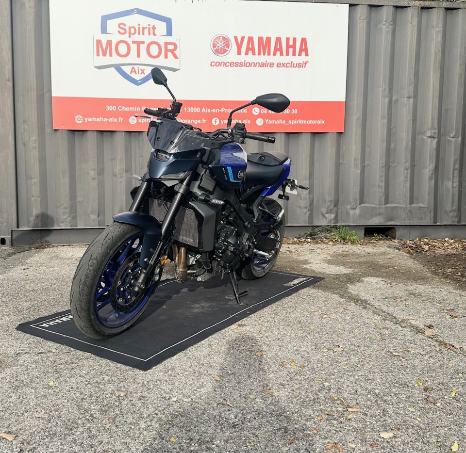YAMAHA MT-09  Y-AMT 4