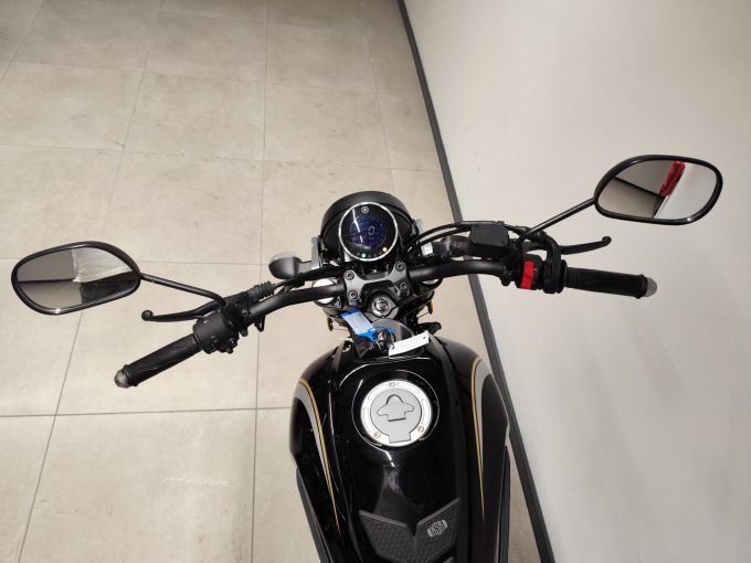 YAMAHA XSR 125 Legacy 4