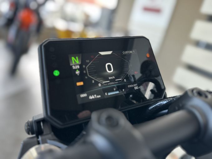YAMAHA MT-09 Y-AMT 35 KW 4