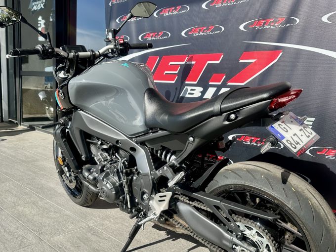 YAMAHA MT-09 4