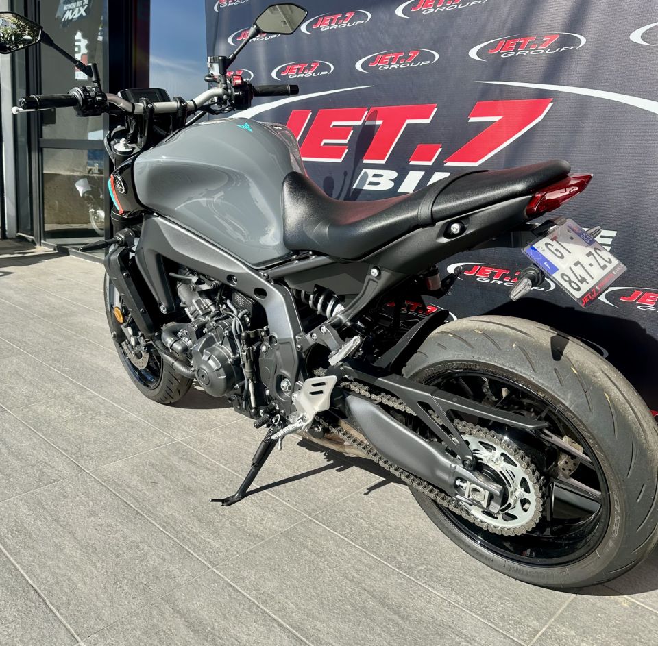 YAMAHA MT-09 4