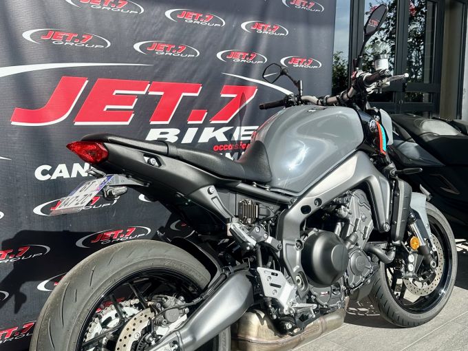YAMAHA MT-09 4