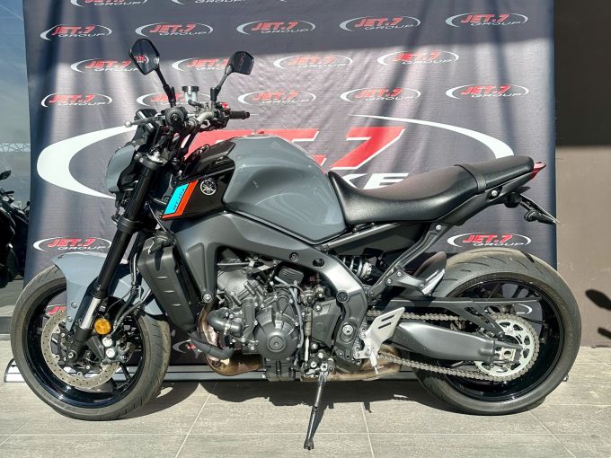 YAMAHA MT-09 4