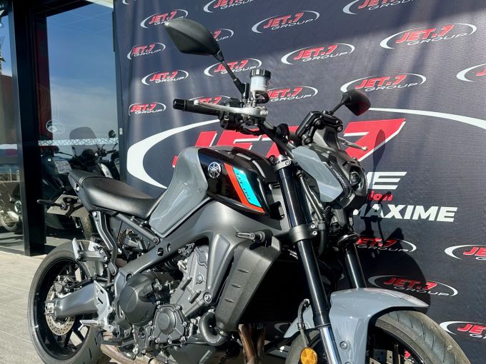 YAMAHA MT-09 4