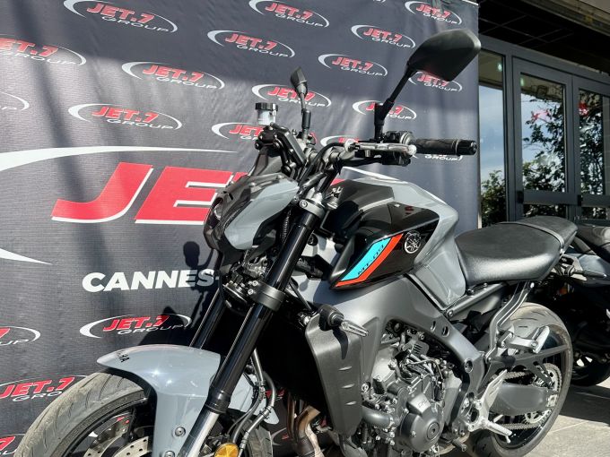 YAMAHA MT-09 4