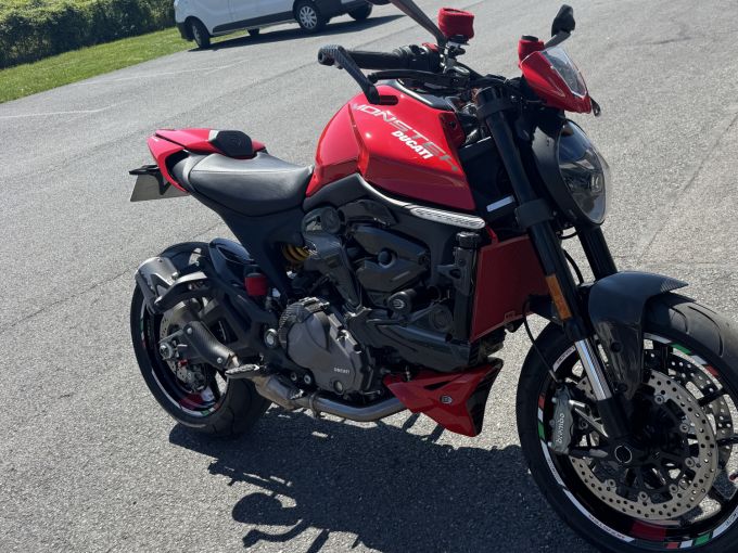 DUCATI MONSTER 937 4