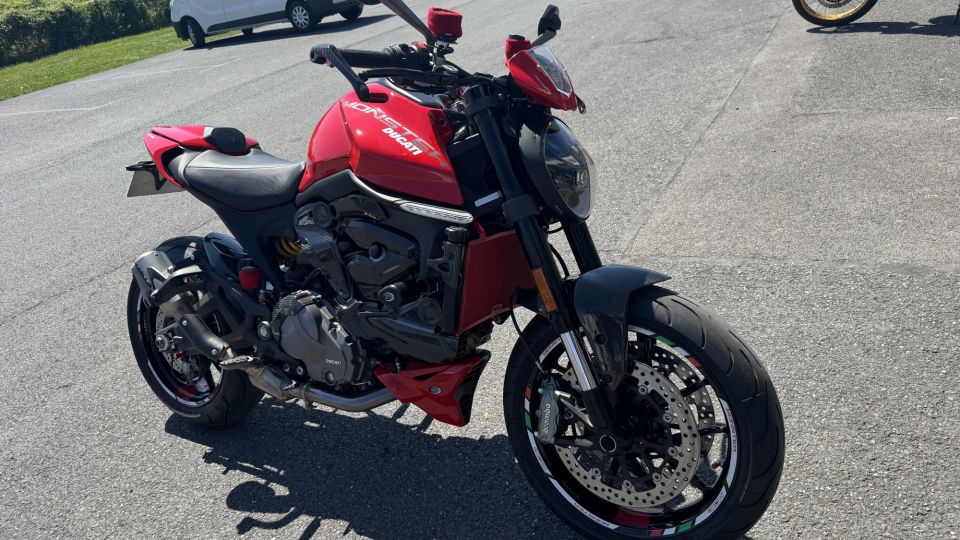 DUCATI MONSTER 937 4