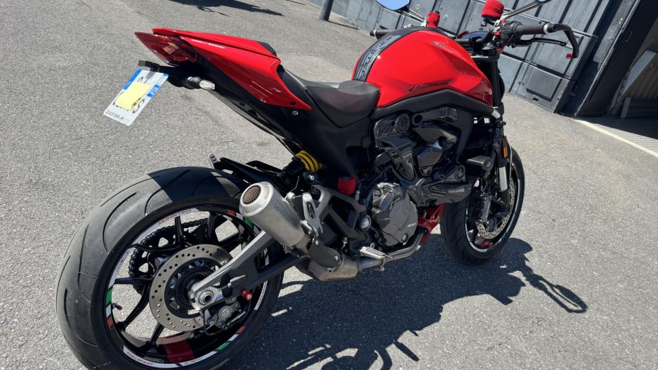 DUCATI MONSTER 937 4