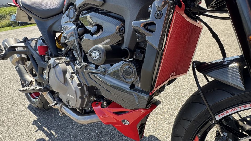 DUCATI MONSTER 937 4