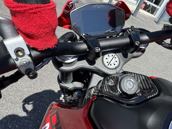 DUCATI MONSTER 937 4