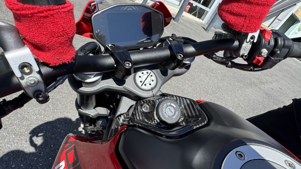 DUCATI MONSTER 937 4