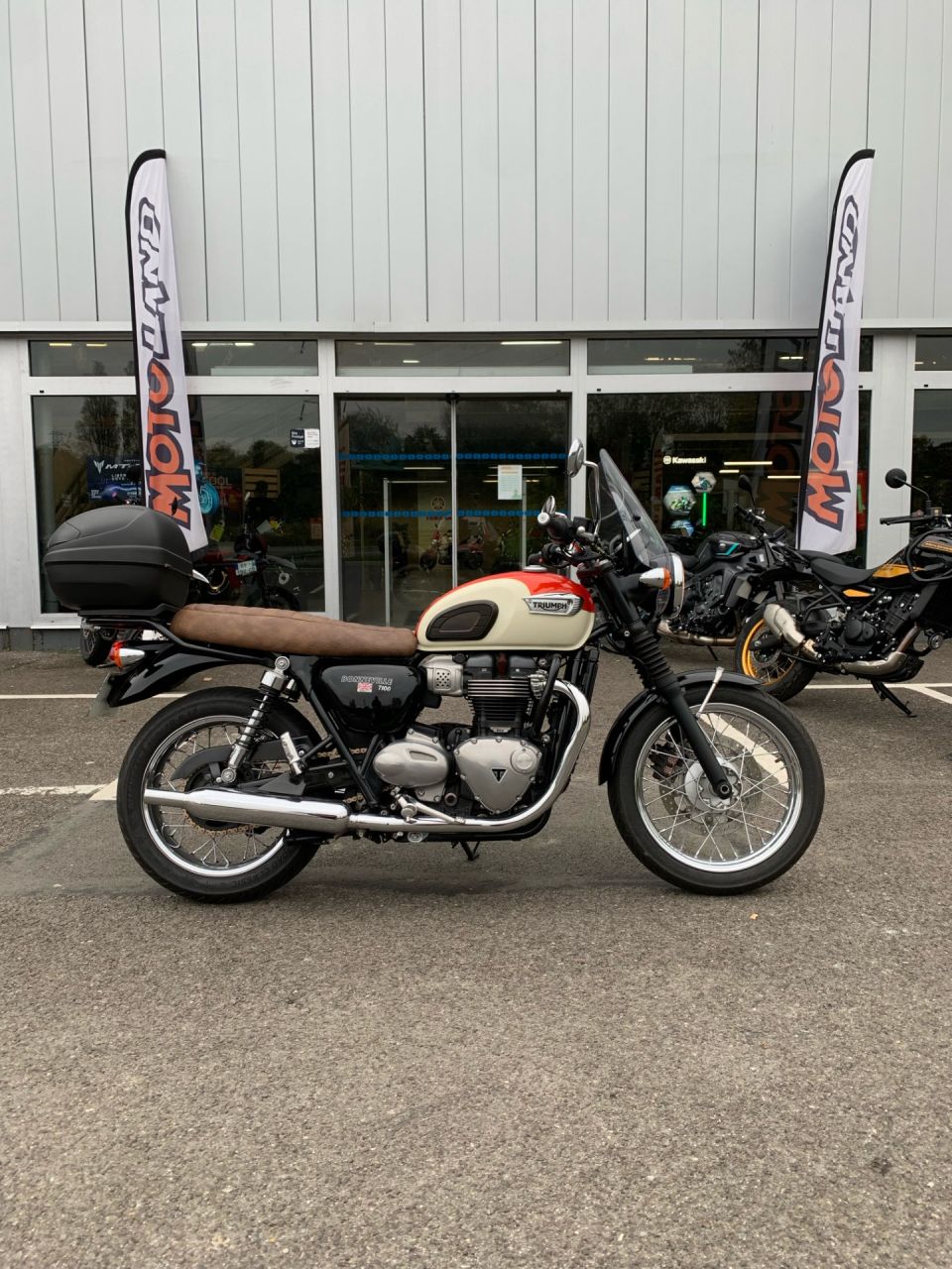 TRIUMPH BONNEVILLE T100 900 4