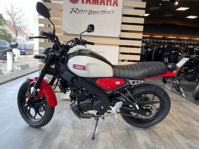 YAMAHA XSR 125 4