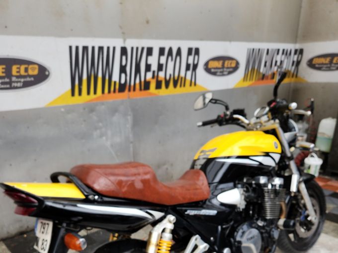 YAMAHA XJR 1300 SP 4