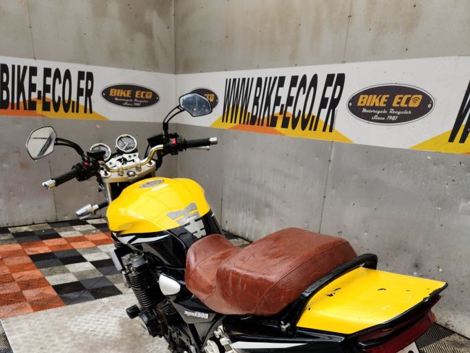 YAMAHA XJR 1300 SP 4