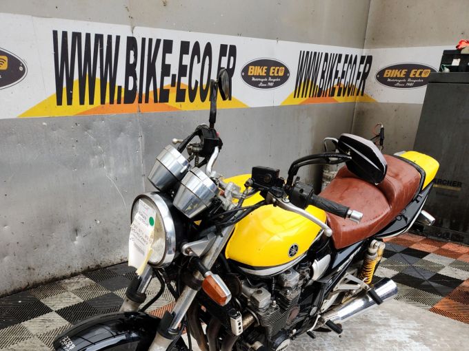 YAMAHA XJR 1300 SP 4