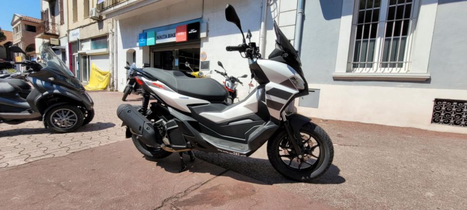 APRILIA SR GT 125 4