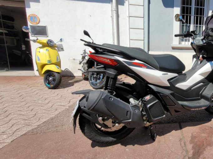 APRILIA SR GT 125 4