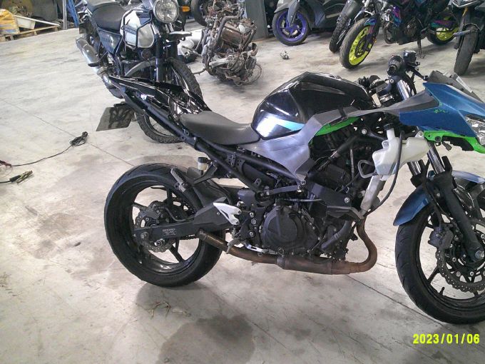 KAWASAKI NINJA 400 4