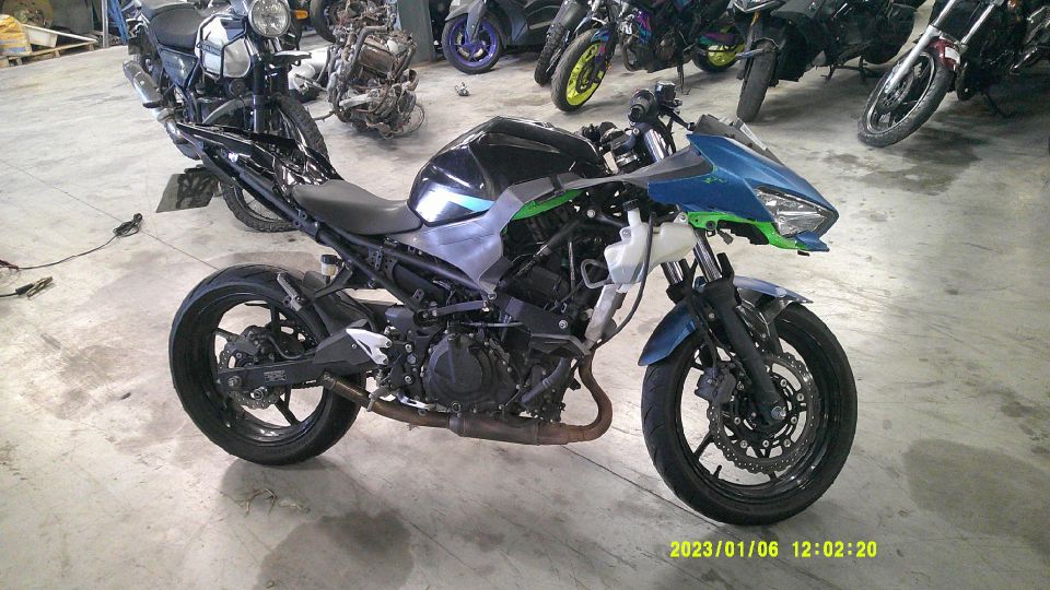 KAWASAKI NINJA 400 4